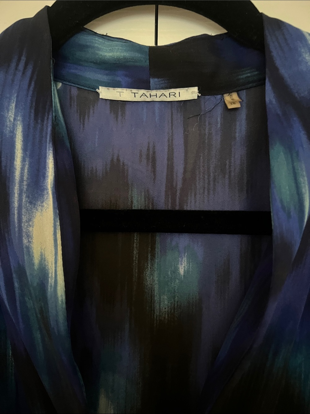 Tahari Blue Multi-Print Sleeveless Zip Front Tank - Picture 2 of 3